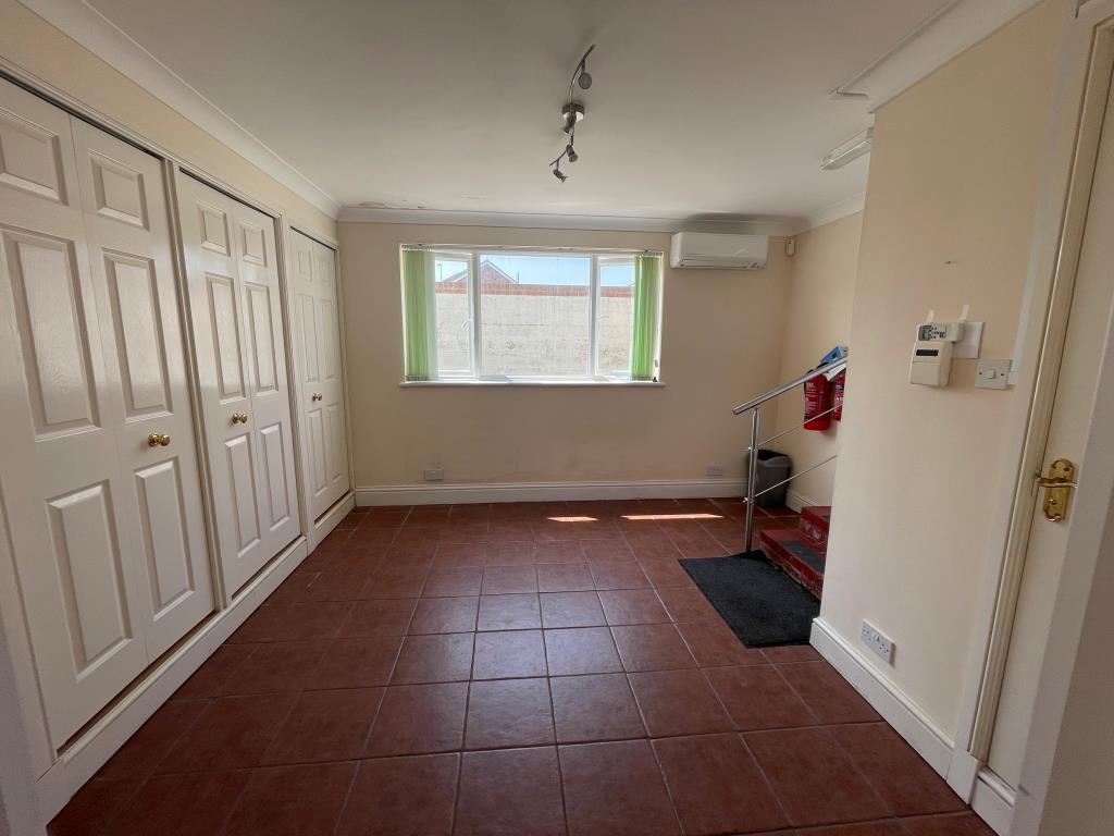 Lot: 110 - WELL-PRESENTED MAISONETTE - Ground floor room one